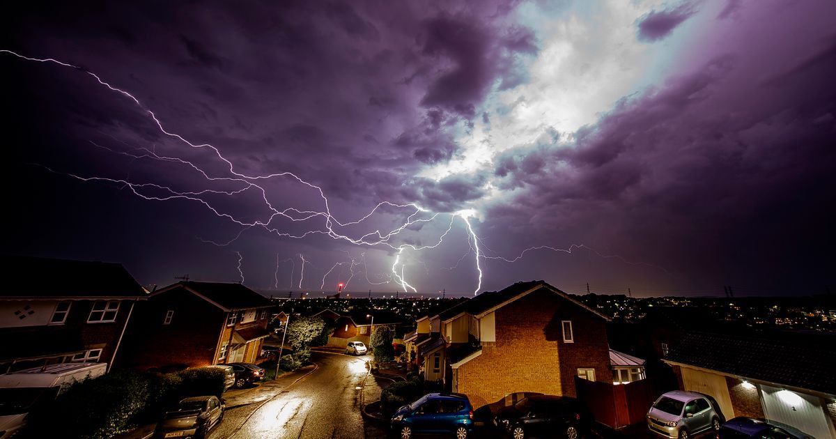 Ireland lightning tracker LIVE: Thunderstorm map…