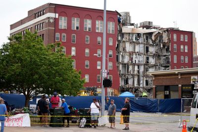 Crews begin demolishing remains of collapsed Iowa building