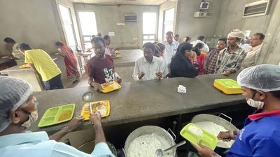 CM instructs officials to set up 250 Indira Canteens in Bengaluru at a rate of one per ward