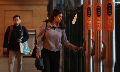 First-world problem solved: NSW public transport users can ‘tap off’ with locked iPhones