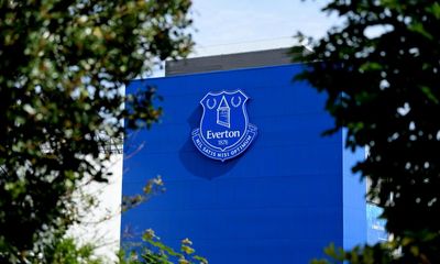 Three Everton board members leave and Bill Kenwright expected to follow