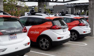 Cruise robotaxi appears to hinder emergency crews after mass shooting