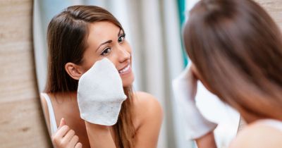 Flight attendant says a washcloth can help you stop intruders in hotel rooms