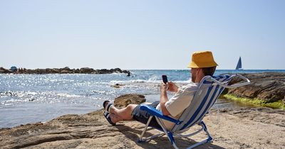 iPhone users issued urgent warning as heatwave temperatures could damage devices