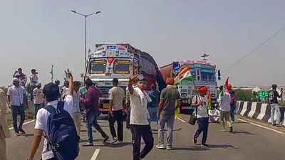 MSP demand | NH-44 remains blocked at Pipli in Haryana as talks between farmers, district administration fail