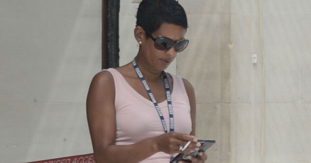 naga munchetty smoking cigarettes Naga Munchetty keeps cool in hotpants as she puffs on…