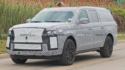 2025 Lincoln Navigator Spied For First Time, Features Nautilus Influences