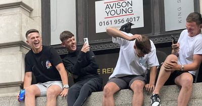 Hilarious moment crow named Dave takes liking to Man City fan watching parade