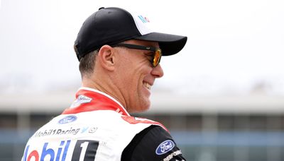 NASCAR star Kevin Harvick talks Chicago Street Race with member of local ‘illiterati’