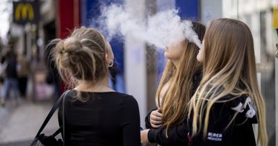 Researchers call for blanket ban on vape advertising