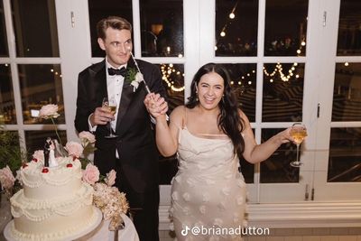 This Syd Bride Went Viral For Hulk Smashing Her Wedding Cake & Honestly The Photos Are Cute AF