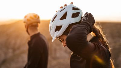 Lazer Cerro KinetiCore helmet expands the brand’s protection tech to gravel