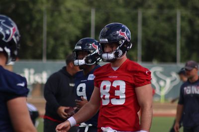 Texans WR Noah Brown says TE Dalton Schultz is like ‘a coach on the field’