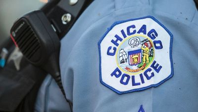 Man charged after pointing gun with laser sight at off-duty Chicago officer, police say