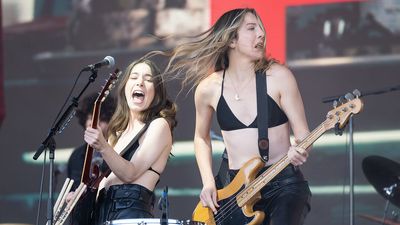 Haim hit back after accusations of “acting” during live performance: “Don’t ever say we don’t play our instruments”