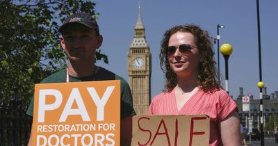 Hospital patients at 'serious risk' as heatwave hits during doctors strikes