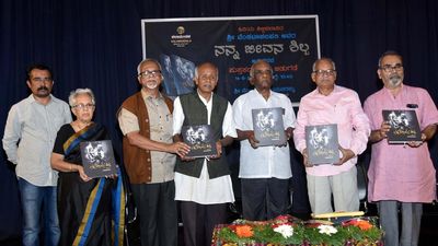 Sculptor Venkatachalapathi breathes life into his work, says critic Shamsundar Bidarkundi