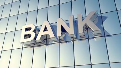 Banks Tighten Loan Criteria Following Mass Withdrawals: Kiplinger Economic Forecasts