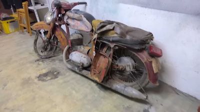 Watch This Absolutely Knackered CZ125 Get A New Lease On Life