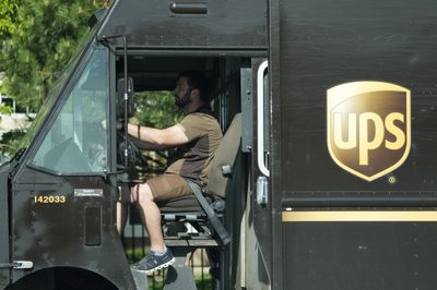 UPS workers facing extreme heat win a deal to get air conditioning in new trucks