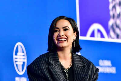 Demi Lovato readopts she/her pronouns