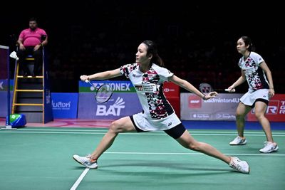 Thai women's doubles pairs brighten day