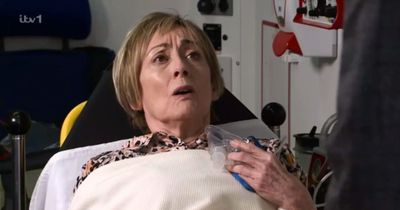Coronation Street fans point out same blunder as Elaine rushed to hospital after being left for dead by Stephen