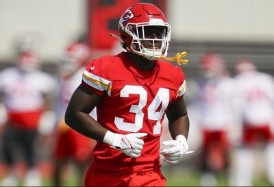 Chiefs RB Jerick McKinnon’s priceless reaction to rookie RB Deneric Prince