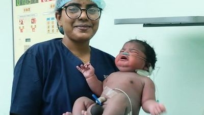 Woman delivers boy weighing 5.2 kg in Anantapur