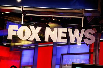 Fox accused of lying, changes headline