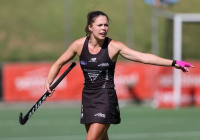 Black Stick seizes speed from her track past