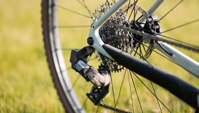 A $1300 electronic, wireless groupset? Yes, please! SRAM introduces Apex AXS — the lowest-priced electronic groupset yet
