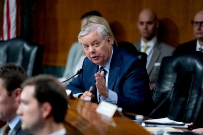 Lindsey Graham says it would be a ‘major outrage’ if Trump is indicted over January 6