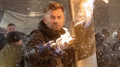 Extraction 2 Reviews Are Here, And Critics Have Thoughts About Chris Hemsworth’s ‘Instantly Iconic’ 21-Minute Action Sequence