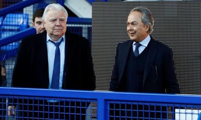 Everton fans urge Farhad Moshiri to remove Bill Kenwright as chairman