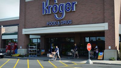 Kroger Earnings Selloff: Buy the Dip or Stay Away?