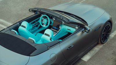 Mercedes-AMG SL63 With Bright Blue Interior Has Fascinating Color Combo