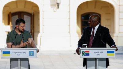 In Kyiv, South African president calls on Russia and Ukraine to ‘de-escalate’ conflict