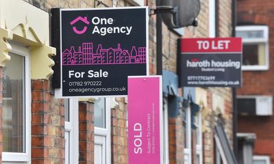 UK government urged to help mortgage holders as rates keep rising; company insolvencies jump 40% – as it happened