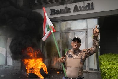 Protesters in Lebanon vandalise banks, demand their money back