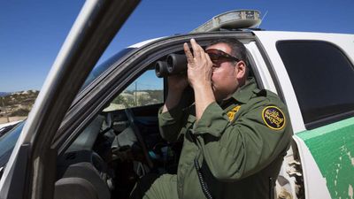 Feds May Need Warrants To Search Cell Phones at the Border After All