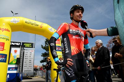 Tour de Suisse united in mourning for Gino Mäder