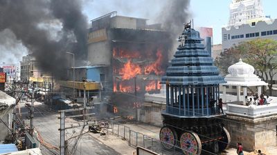 Multi-storied structure in a crammed Tirupati lane goes up in flames