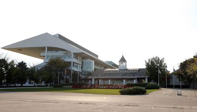 Bears begin demolishing Arlington International Racecourse grandstand