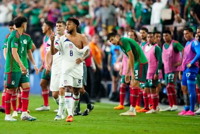 Homophobic chants cause Mexico vs USA match to be ended early
