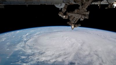 Astronaut watches Cyclone Biparjoy swirl over the Arabian Sea from space (video)