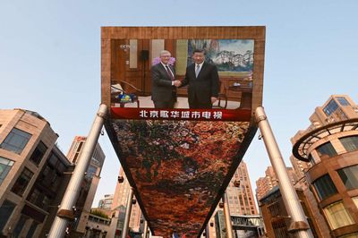 US tycoons flock to China despite fraying ties