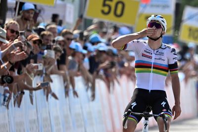 Remco Evenepoel pays tribute to Gino Mader during Tour de Suisse stage win