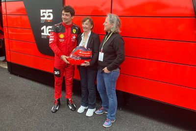 “Surprised” Villeneuve family clears Leclerc to use tribute F1 helmet