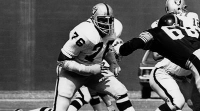 Bob Brown, Hall of Fame Offensive Lineman, Dies at 81